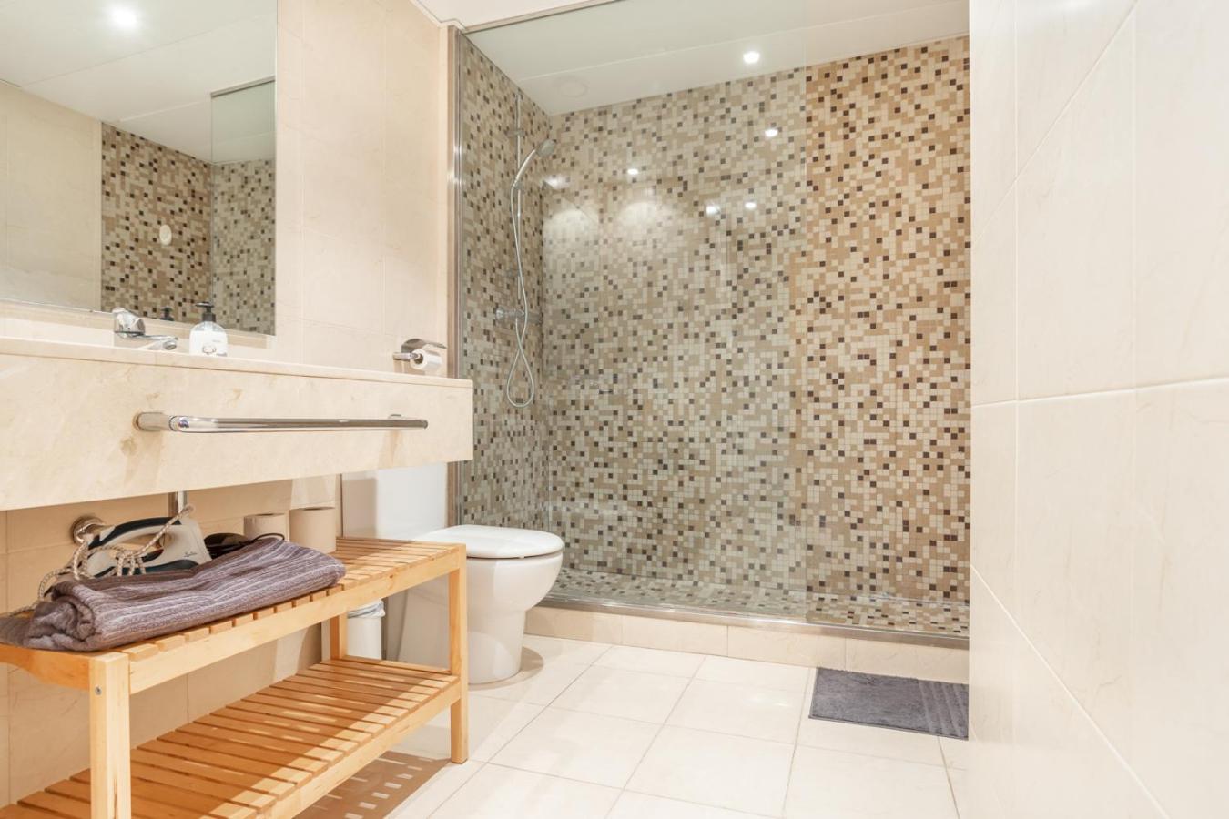 Private Rooms Near Las Ramblas Barcelona Exterior foto