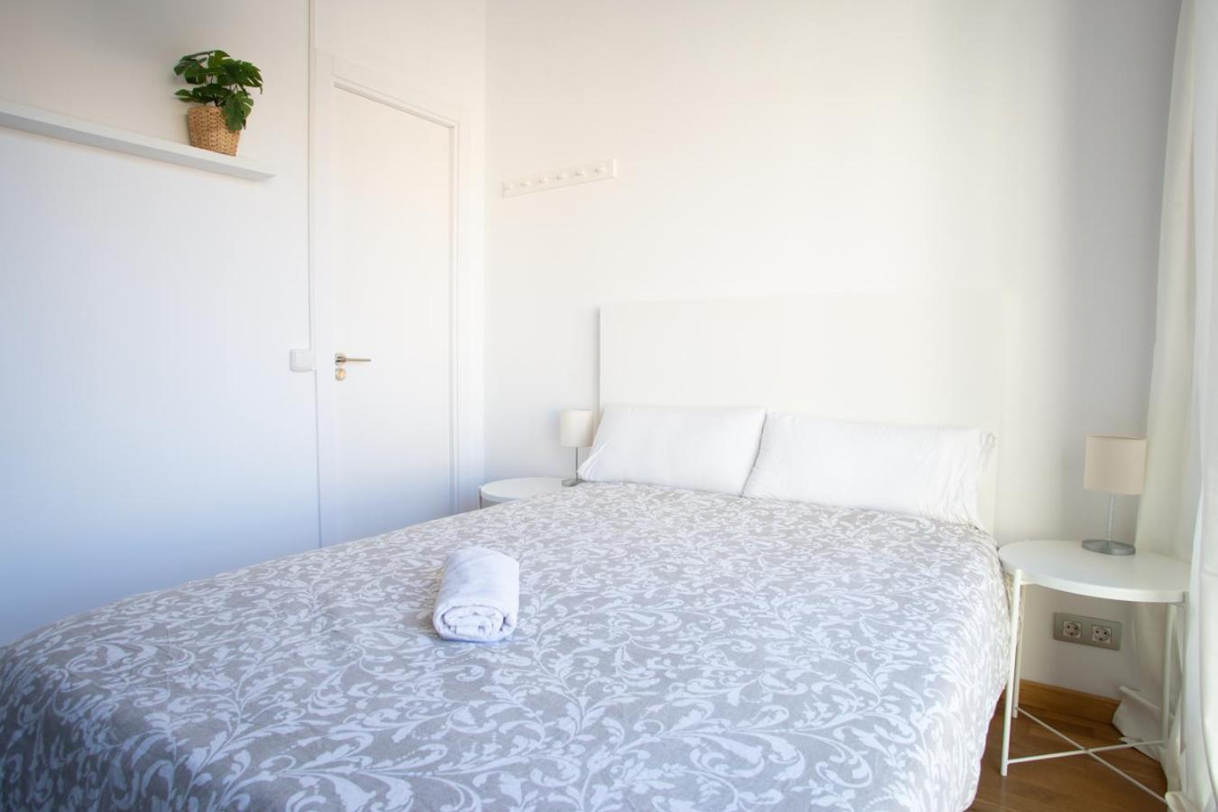 Private Rooms Near Las Ramblas Barcelona Exterior foto